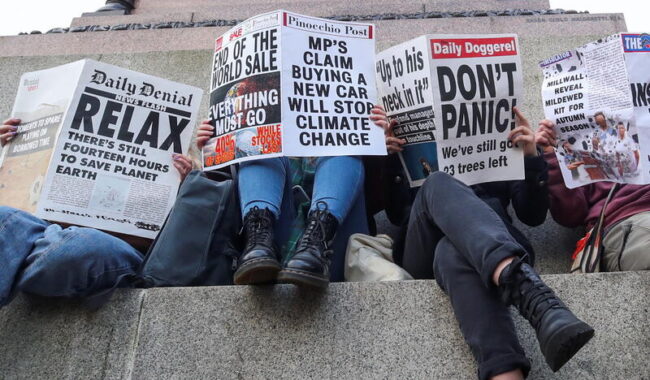 People demonstrate during the UN Climate Change Conference (COP26), in Glasgow, Scotland, Britain, November 7, 2021. REUTERS/Yves Herman - RC2PPQ9SBHQG